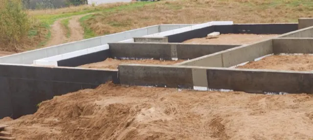 Polinių pamatų įrengimas Vilniuje